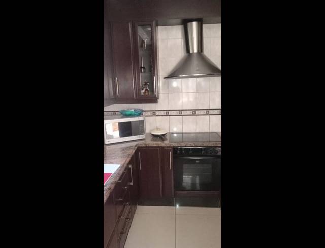 3 BEDROOM HOUSE FOR SALE IN MONTCLAIR